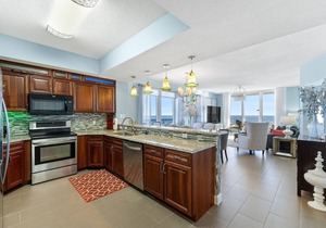 "Your Happy Place"nOceanfront white sand beach views at luxury condo in Navarre