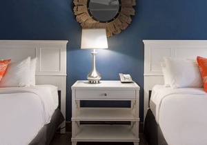 Your Home Away From Home! Free Parking and Bike Rental, Tennis Court, Hot Tub