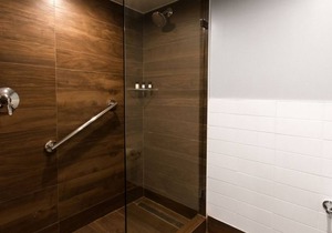 Your Home Away From Home! Free Parking and Bike Rental, Tennis Court, Hot Tub