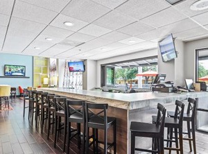Holiday Inn Petersburg West Ihg Hotel | United Central