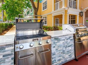 Mizner Place At Weston Town Offers Variety Of Comforts | Weston