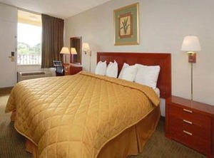 Quality Inn Airport Cruise Port | Golfview