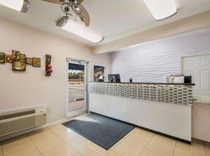 Surestay Hotel | North Trail