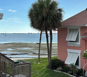 Crescent Beach Club 