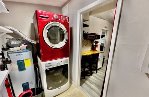 University Apartment | 1 br 1 ba w/Kitchenette, WiFi, AC in 33612 near Moffit Cancer USF Busch Gardens