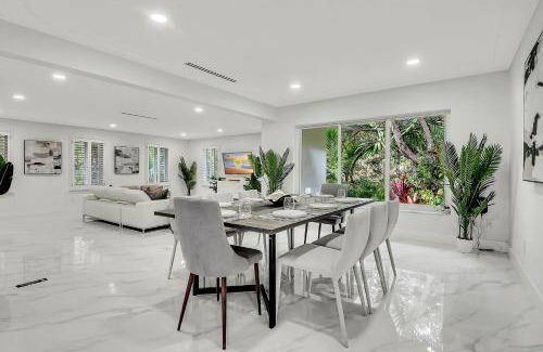 Pinecrest Villa | 1000 m² Villa ∙ 5 bedrooms ∙ 10 guests