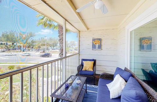 Holmes Beach Condo | 103 m² Condo ∙ 2 bedrooms ∙ 6 guests