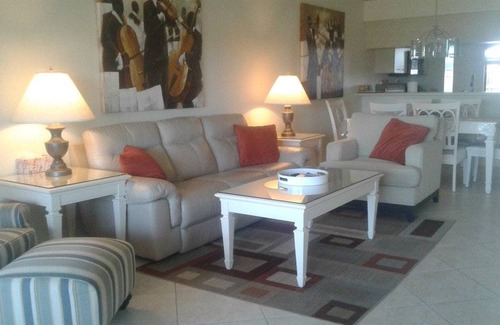 Iona Condo | 108 m² Condo ∙ 2 bedrooms ∙ 5 guests