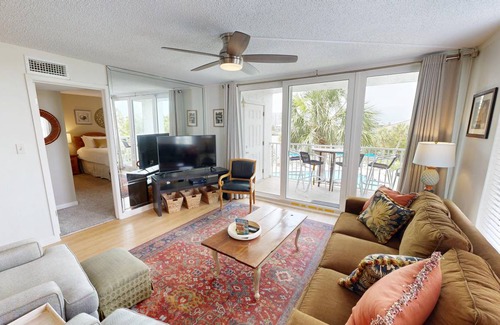 Holiday Isle Condo | 109 m² Condo ∙ 2 bedrooms ∙ 6 guests