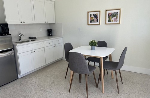 Bay Esplanade Apartment | 12 · Bay Apartment 12