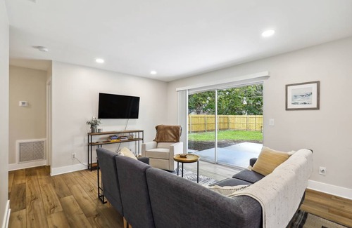 Riverside Heights House | 120 m² House ∙ 3 bedrooms ∙ 8 guests