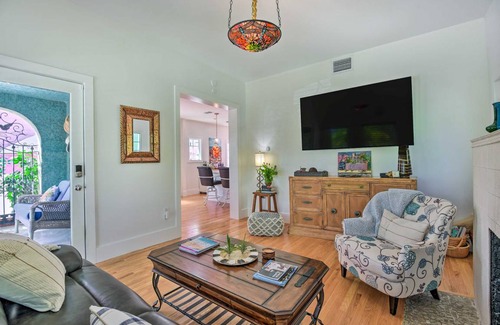 Central Sarasota Cottage | 121 m² Cabin ∙ 2 bedrooms ∙ 4 guests