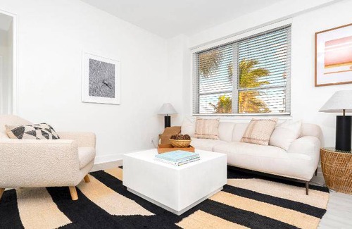 Palm Beach Hotel | 121 m² Hotel ∙ 3 bedrooms ∙ 127 guests