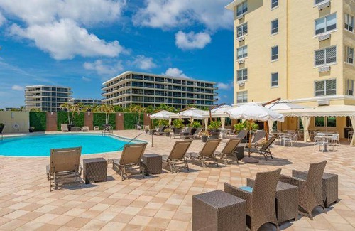 Palm Beach Hotel | 121 m² Hotel ∙ 3 bedrooms ∙ 127 guests