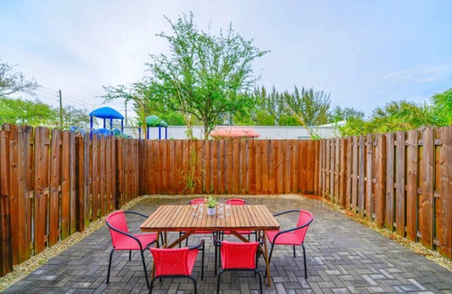 Golden Glades House | 128 m² House ∙ 3 bedrooms ∙ 8 guests