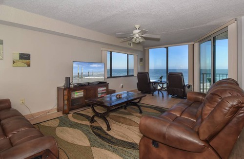 Bethune Beach Condo | 131 m² Condo ∙ 3 bedrooms ∙ 6 guests