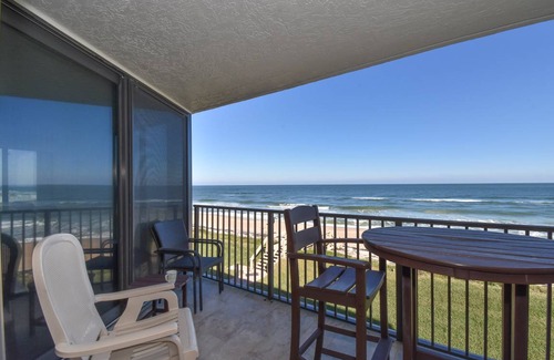 Bethune Beach Condo | 131 m² Condo ∙ 3 bedrooms ∙ 6 guests