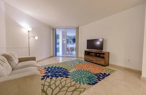 Surfside Apartment | 131 m² Apartment ∙ 2 bedrooms ∙ 4 guests