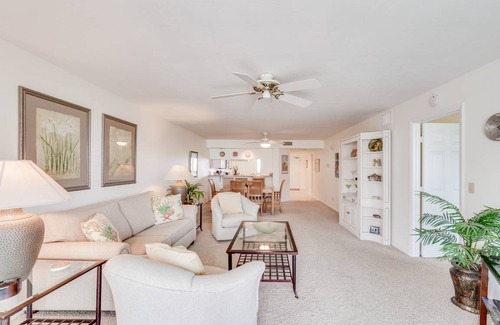 Vanderbilt Beach Condo | 137 m² Condo ∙ 2 bedrooms ∙ 6 guests