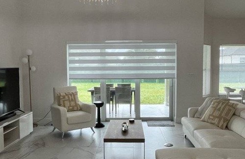 Trafalgar House | 150 m² House ∙ 3 bedrooms ∙ 6 guests