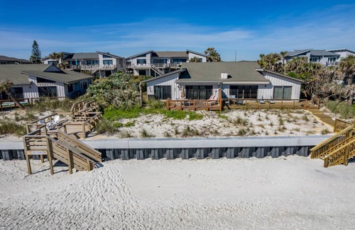 Sea Dunes Condo | 158 m² Condo ∙ 3 bedrooms ∙ 10 guests