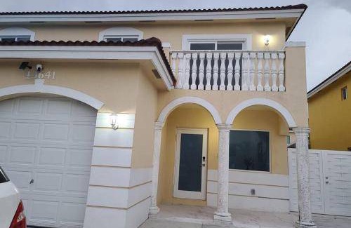Princeton House | 158 m² House ∙ 3 bedrooms ∙ 8 guests