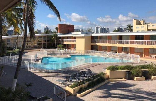Sunny Isles Beach Hotel | 19 m² Hotel ∙ 4 guests