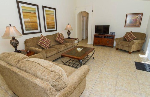 Orange Tree House | 190 m² House ∙ 6 bedrooms ∙ 14 guests