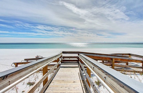 Crystal Beach House | 192 m² House ∙ 3 bedrooms ∙ 10 guests