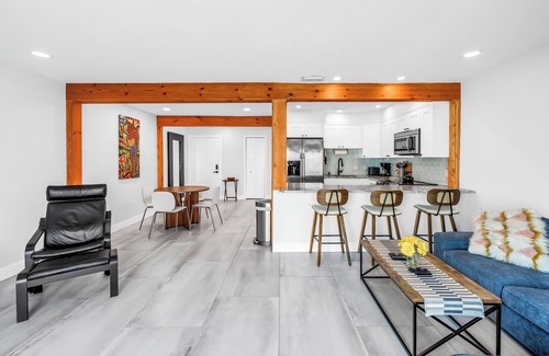 Bayview Condo | 1BR Beachfront Condo w/Water View in St. Pete, FL