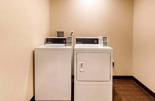 Valley Hotel | 2-Star Hotel ∙ Quality Inn Valley - West Point