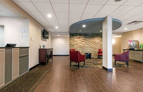 Valley Hotel | 2-Star Hotel ∙ Quality Inn Valley - West Point