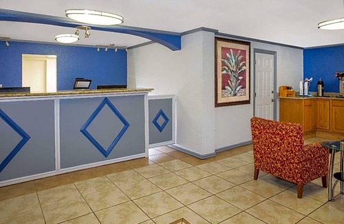 Fort Myers Hotel | 2-Star Hotel ∙ Travelodge by Wyndham Fort Myers North