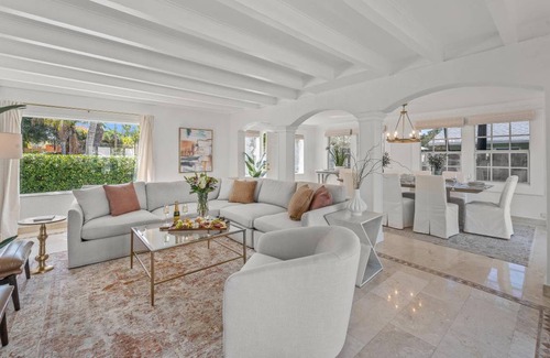 Grandview Heights House | 204 m² House ∙ 4 bedrooms ∙ 12 guests