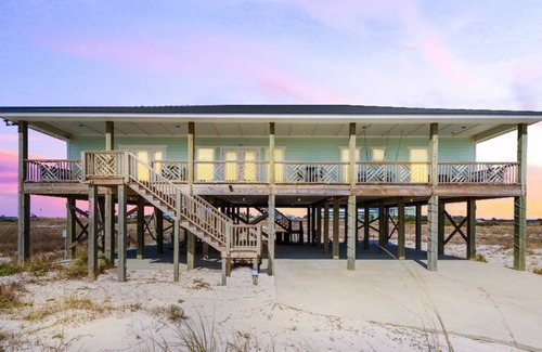 Fort Morgan House | 214 m² House ∙ 6 bedrooms ∙ 12 guests