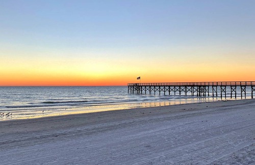 Redington Beach Condo | 223 m² Condo ∙ 3 bedrooms ∙ 8 guests