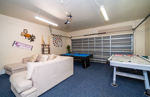 Legacy Park House | 237 m² House ∙ 4 bedrooms ∙ 10 guests