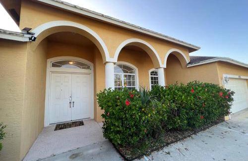 Port Saint Lucie House | 242 m² House ∙ 4 bedrooms ∙ 14 guests