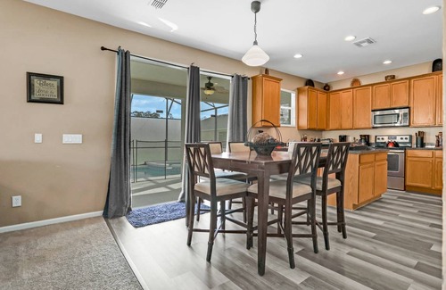 Trafalgar Village House | 244 m² House ∙ 5 bedrooms ∙ 12 guests