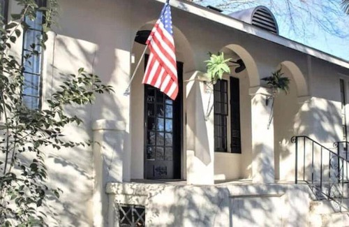 Montgomery House | 247 m² House ∙ 1 bedroom ∙ 14 guests
