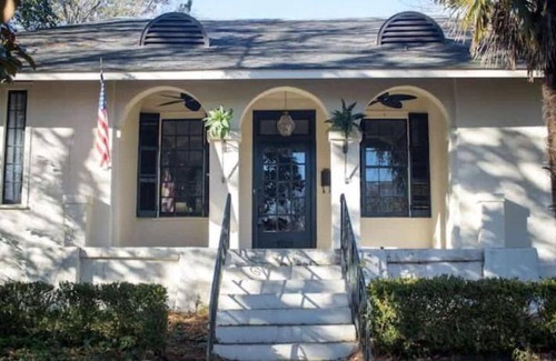 Montgomery House | 247 m² House ∙ 1 bedroom ∙ 14 guests