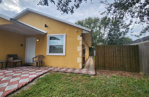 Florida Ridge Apartment | 250 m² Apartment ∙ 1 bedroom ∙ 2 guests