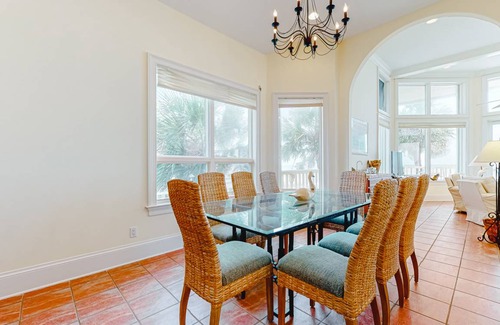 East End House | 263 m² House ∙ 4 bedrooms ∙ 10 guests