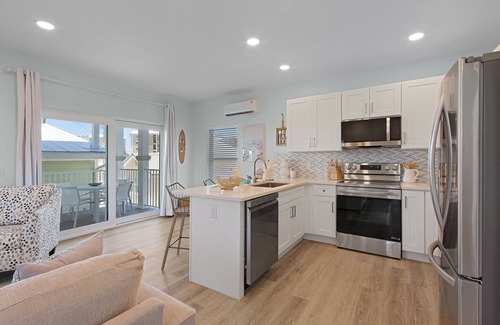 Fort Myers Beach House | 2633 Coconut Dreams B: 4BR w/Pool & Steps to Beach