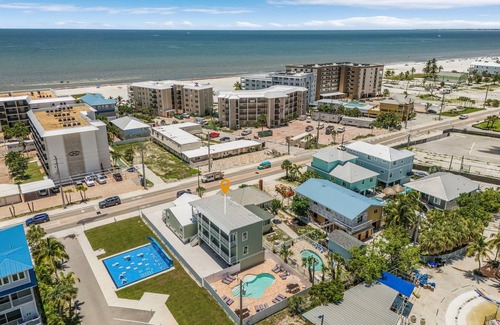 Fort Myers Beach House | 2633 Coconut Dreams B: 4BR w/Pool & Steps to Beach