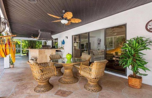 Wellington Villa | 269 m² Villa ∙ 4 bedrooms ∙ 8 guests