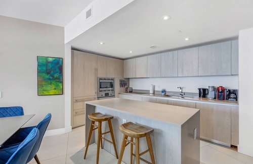 Hallandale Beach Condo | ★ 2BDR Condo Oceanview Balcony/Beachfront Resort
