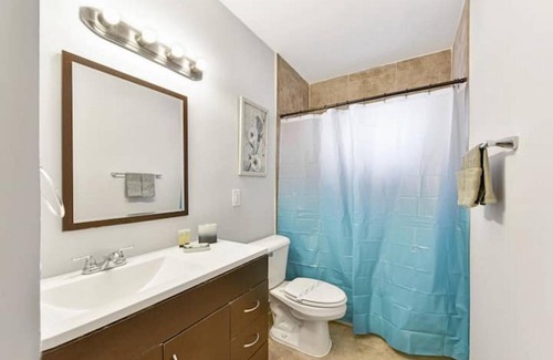 Highland Garden House | 3/2 home w/king bed, work space, WiFi, laundry