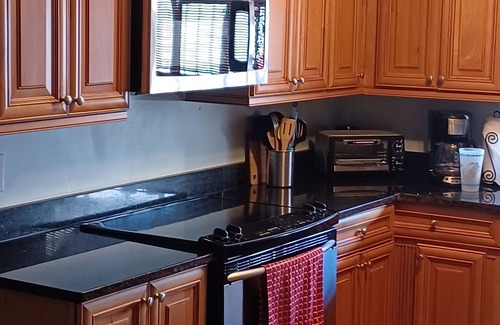 Palm Harbor House | 3-bedroom 2-bath vacation home located in Salt water Canal in Palm Coast Fl.