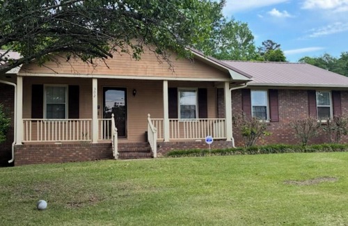 Jacksonville House | 3-bedroom house in wonderful Jacksonville with WiFi, AC wall-in shower in master